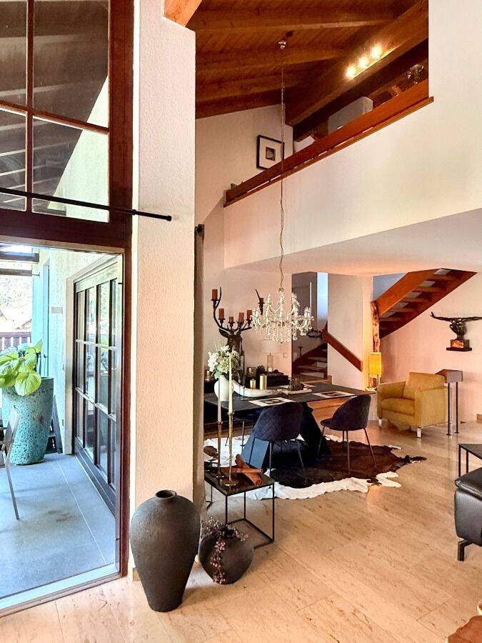 Architektur mit Charakter - modernes Einfamilienhaus mit Einliegerwohnung und schönem Bergblick – Bergen – Vorschaubild 2