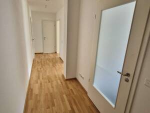 Neubau! 2. Bezug! Moderne 3.RW. mit Balkon, Wanne + Dusche, Fußbodenhzg. u.v.m. zu vermieten! – 1129 Dresden – Vorschaubild 7