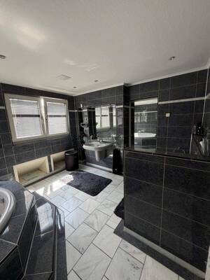 Exclusive, hochwertig möblierte 3 Zi Terrassenwohnung mit Whirlpool für mind. 12 Monate zu vermieten – 40476 Düsseldorf – Vorschaubild 7