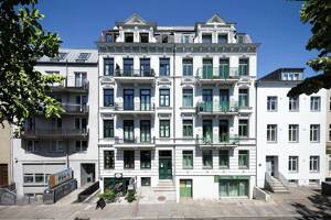 Investorenrarität: 22 Wohnungen und Gewerbefläche im Jugendstil-Neubau-Duett.
