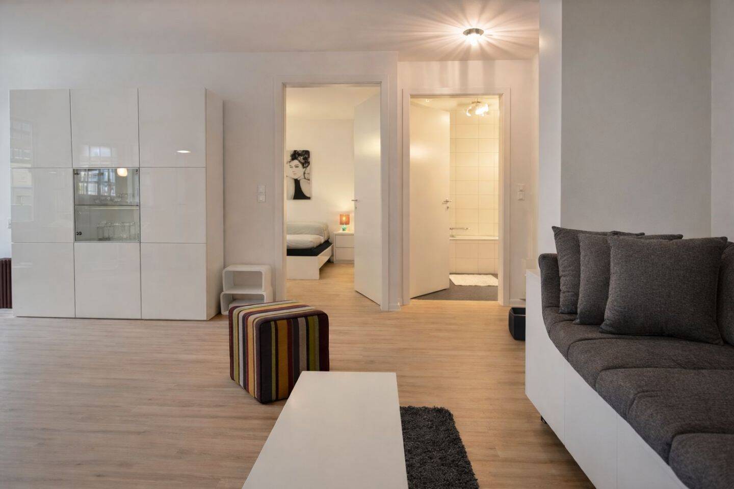 Metropolitan Living in Bestlage:Vermietete 2,5-Zi.-Boardinghouse-ETW nahe Hauptbahnhof-Europaviertel – Stuttgart – Vorschaubild 7