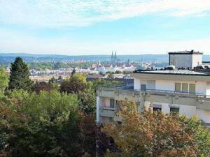 Herrlicher Ausblick! Renovierte 4,5 Zimmer Wohnung! – 93051 Regensburg – Vorschaubild 2