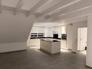 Moderne, sehr hochwertig ausgestattete 4,5 Zimmer-DG-Wohnung