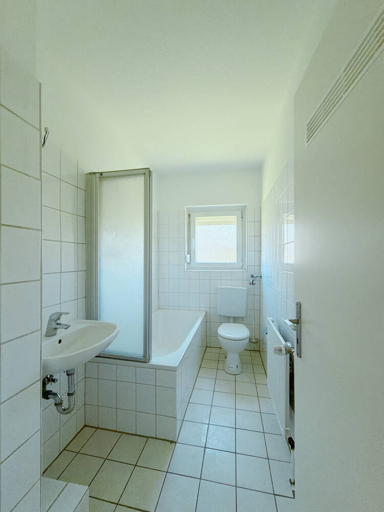 Gut geschnittene 3-Zimmer-Wohnung mit schönem Balkon – Bielefeld – Vorschaubild 2