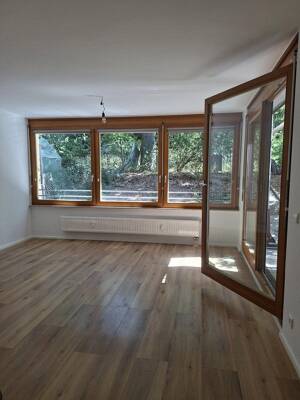 Wohnen wie im Grünen: Frisch renovierte 2-Zimmer-Wohnung (57m2) mit Terrasse & Gartennutzung – 70435 Stuttgart – Vorschaubild 1
