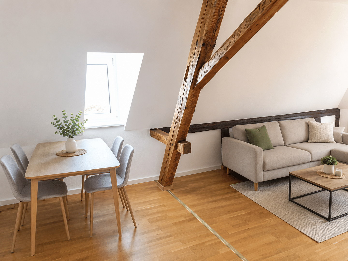 Charmante 3-Zimmer-Dachgeschosswohnung mit besonderem Altbauflair in zentraler Lage von Lahr