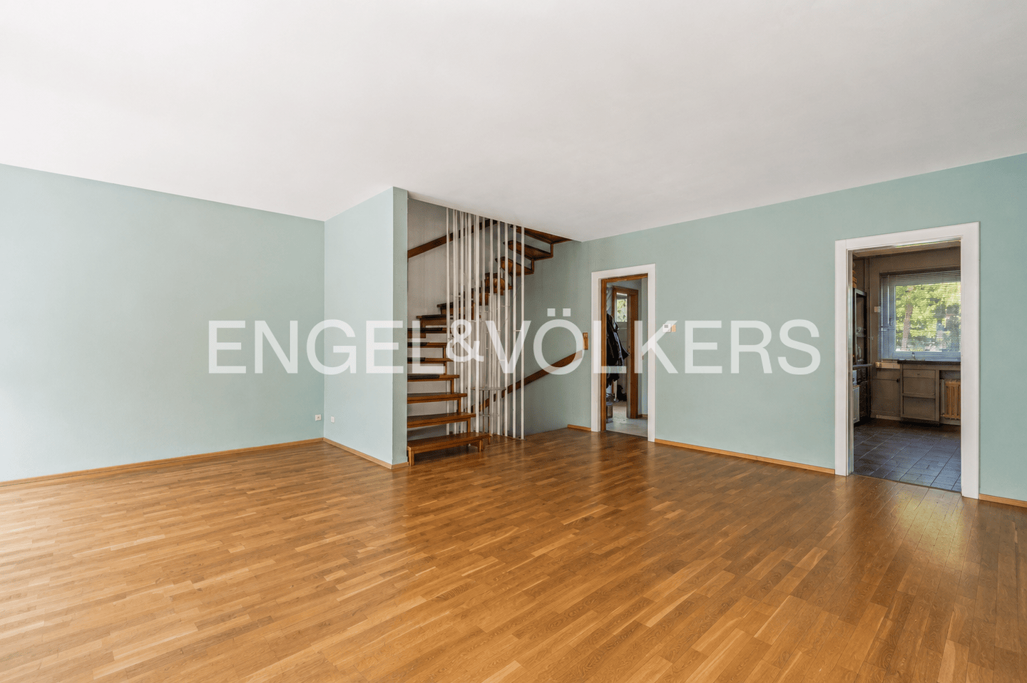 Familienfreundliches Reihenmittelhaus mit großzügigem Raumangebot, Gartenidylle und ausgebautem Dachgeschoss – Berlin – Vorschaubild 2