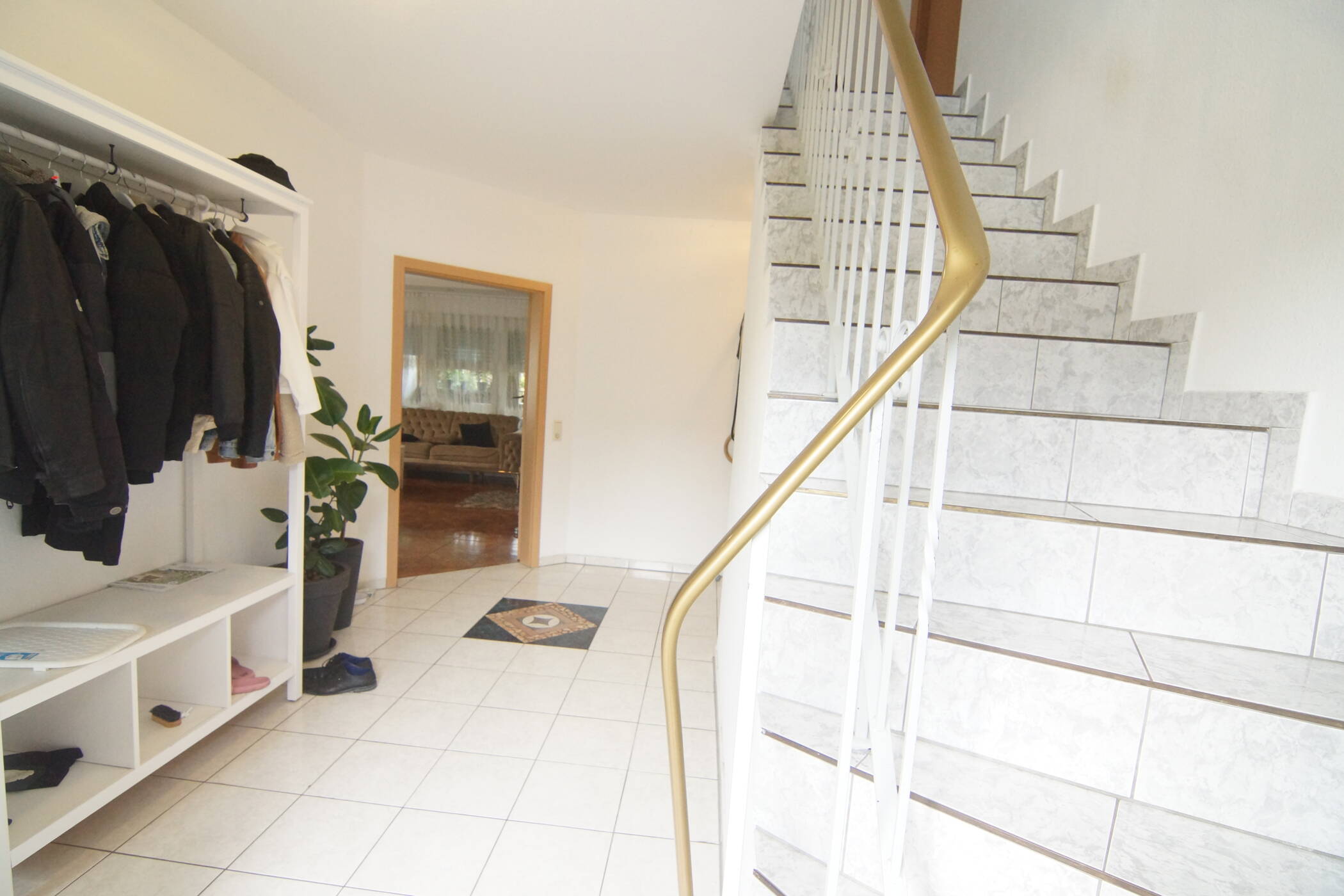 Großzügiges Einfamilienhaus mit Garten + Garage + extra Stellplätze für PKWs oder Wohnmobile in Löningen – Löningen – Vorschaubild 2