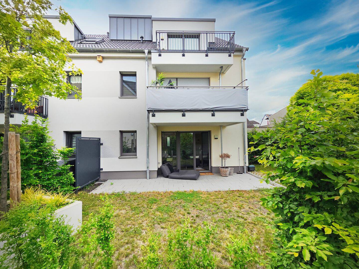2-ZKB mit Terrasse, EBK, TGL-Bad, Fußbodenheizung, elektr. Rollos & TG-Stellplatz in Hechtsheim