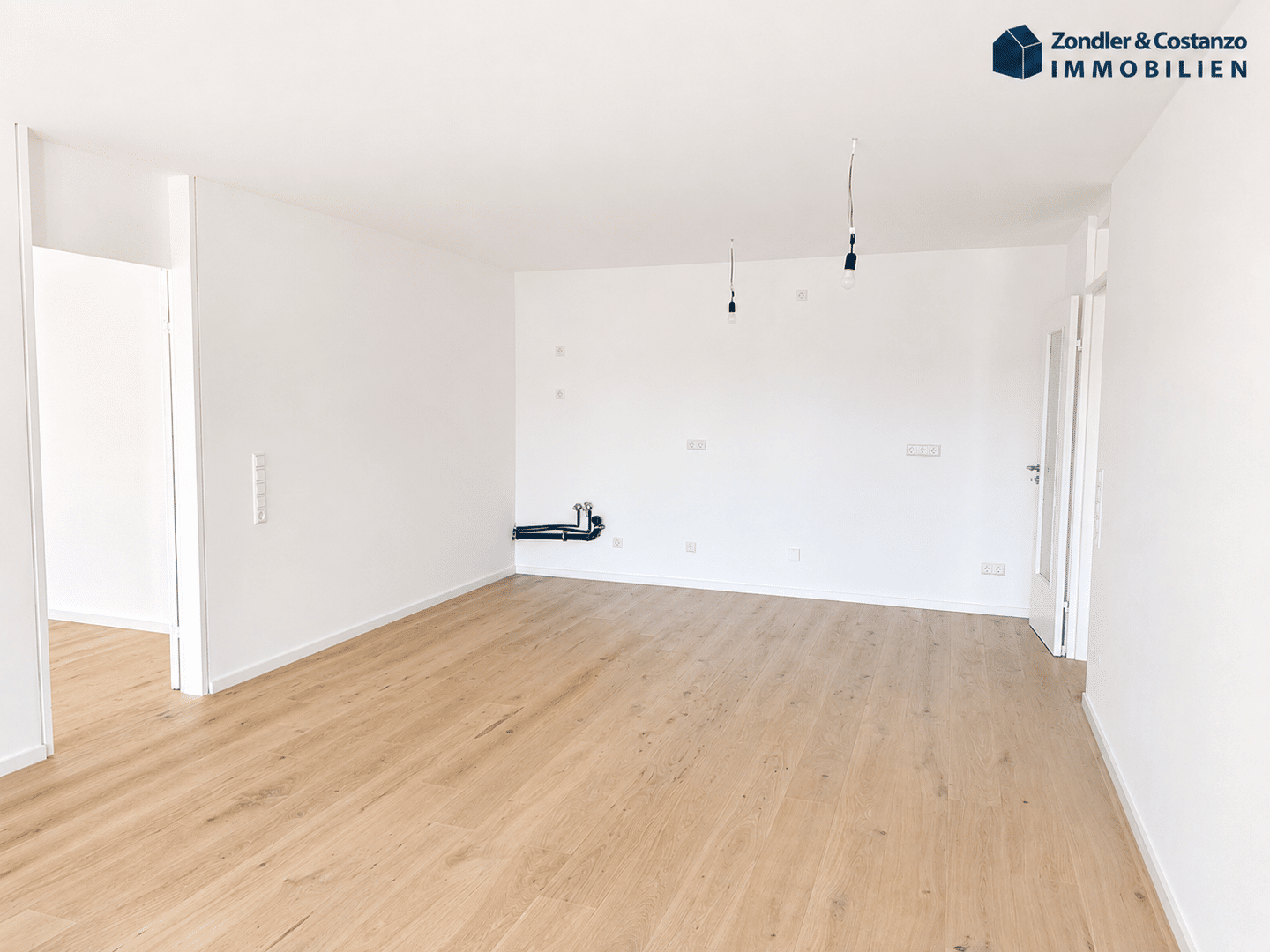 EINZIEHEN UND WOHLFÜHLEN: Sanierte, schöne 3-Zi.-Whg mit Loggia + TG-Stpl. in S-Sillenbuch * – Stuttgart – Vorschaubild 2