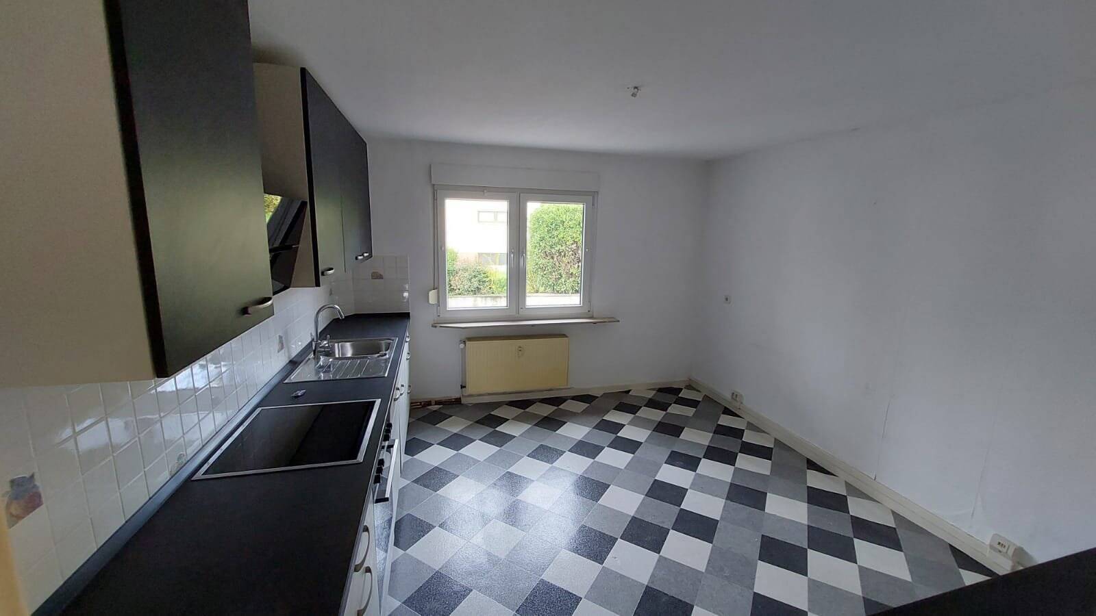 **Freistehendes Zweifamilienhaus mit zwei Apartments (4 WE) in Feldrandlage**Zwei Wohnungen frei**ÖLHEIZUNG**PROVISIONSFREI – Schöneck – Vorschaubild 8