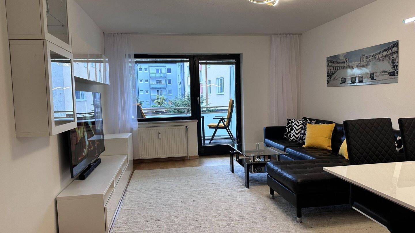 Neben der U-Bahn, Komplett möbliert, 3-Zimmer-Wohnung - Wohnen auf Zeit in Milbertshofen – München – Vorschaubild 2