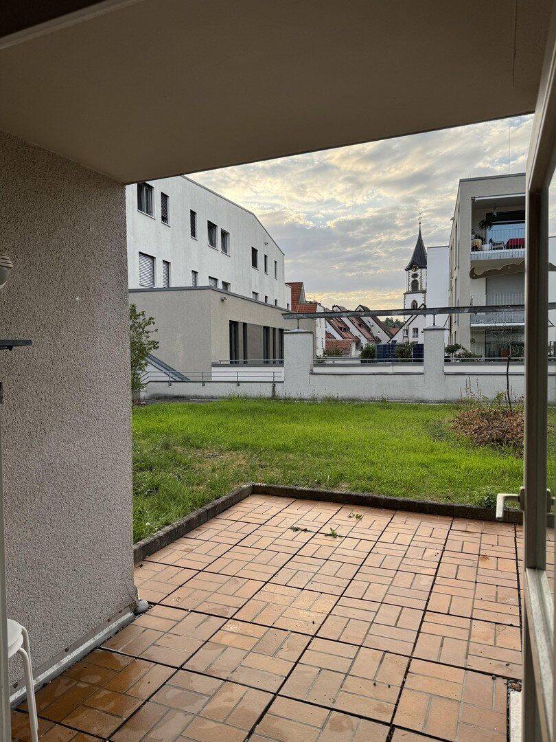 Erstbezug nach Renovierung: 3,5 Zimmer, große Terrasse, neue Küche & TG-Stellplatz