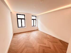 Viel Platz! + Erstbezug mit Lift + Balkon + Parkett + Fußbodenheizung + Wanne & Dusche + LED-Licht