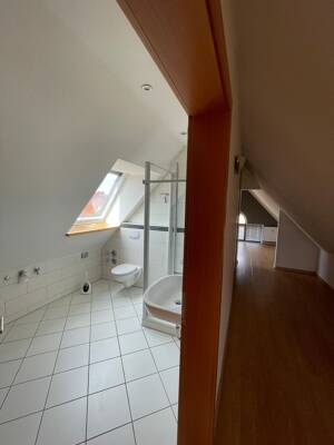 Moderne 2 Zimmer Dachgeschosswohnung zentral gelegen in Neustadt an der Aisch – 91413 Neustadt an der Aisch – Vorschaubild 5
