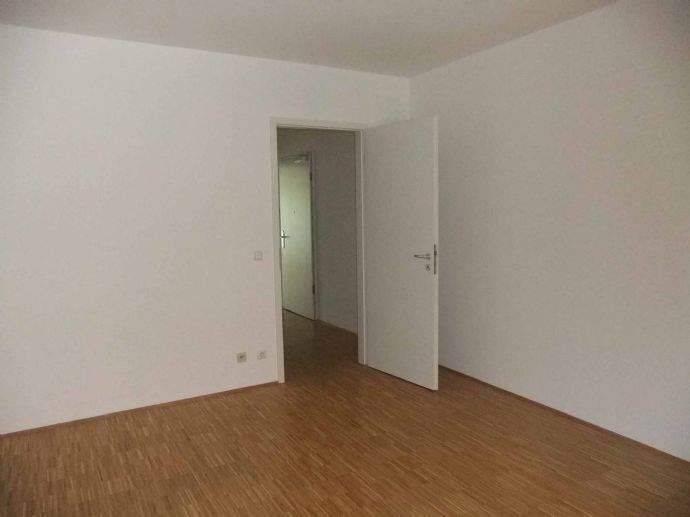 Bitte nur Mailanfragen: Attraktiv Wohnen in einer großzügigen 2-Zi-Whg in der Östlichen Altstadt – Regensburg – Vorschaubild 5
