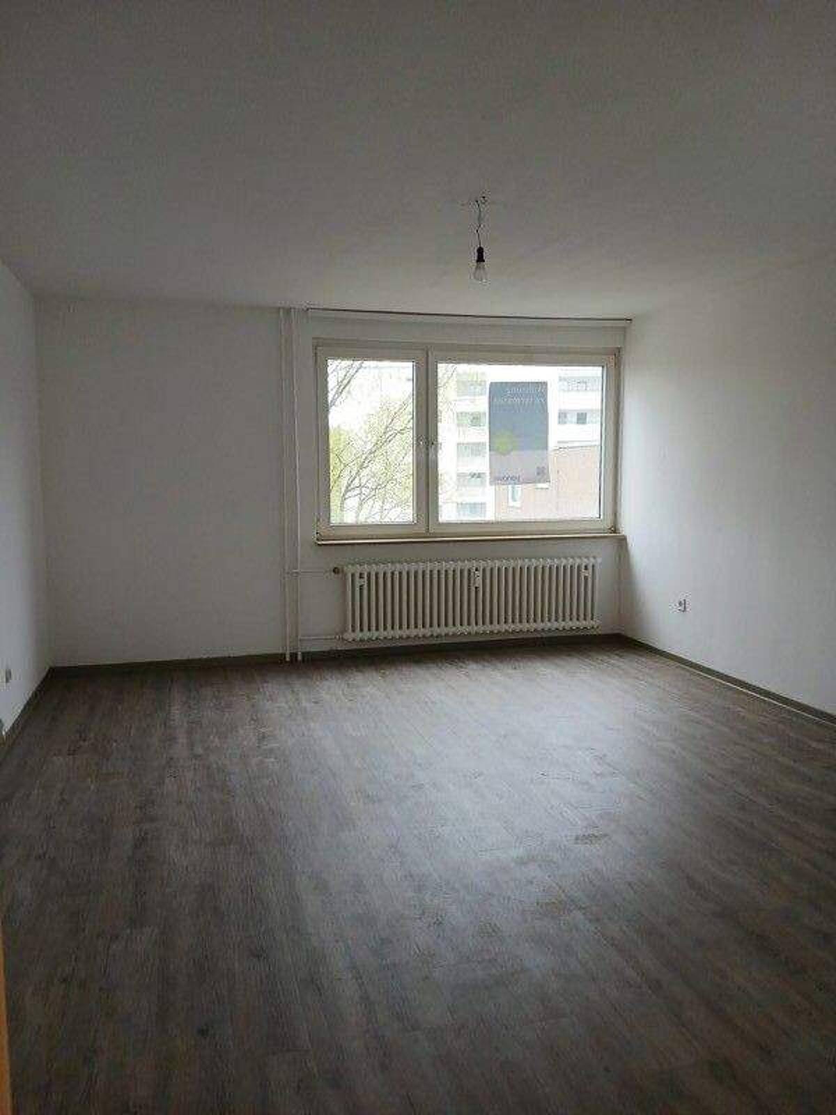 Modernisierte 3-Zimmer Wohnung mit Balkon in Bielefeld Sennestadt! – 33689 Bielefeld – Bild 1 von 8