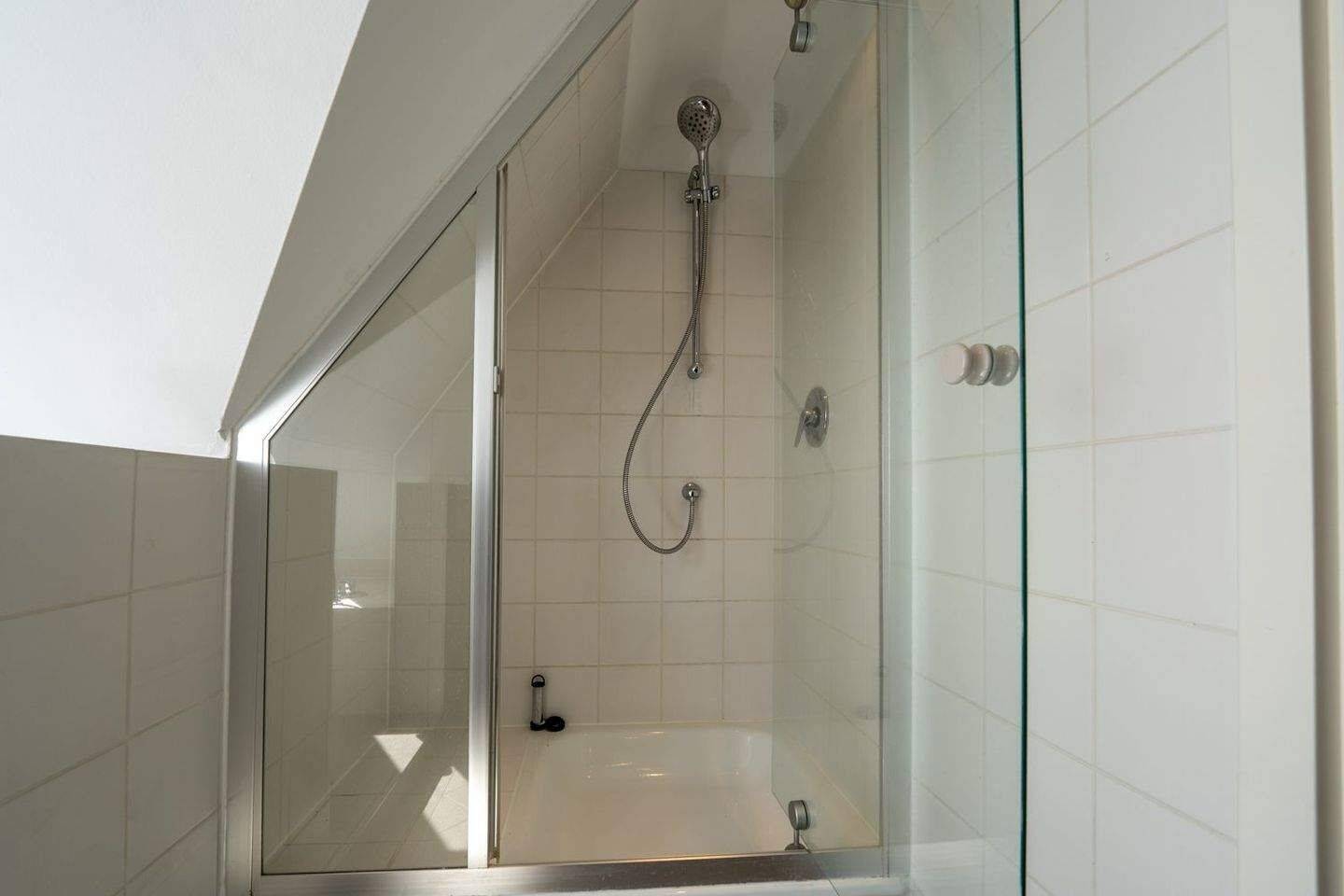 2-Zimmer Dachgeschoss-Wohnung mit Aufzug und Sonnen-Dachterrasse – Berlin – Vorschaubild 6