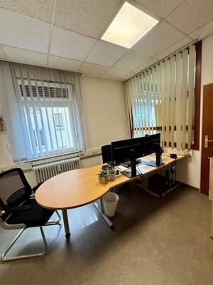 Renditeobjekt mit Umwandlungspotenzial in Wohnraum+10 Pkw-Stellpl. in zentraler Lage! – 74072 Heilbronn – Vorschaubild 8