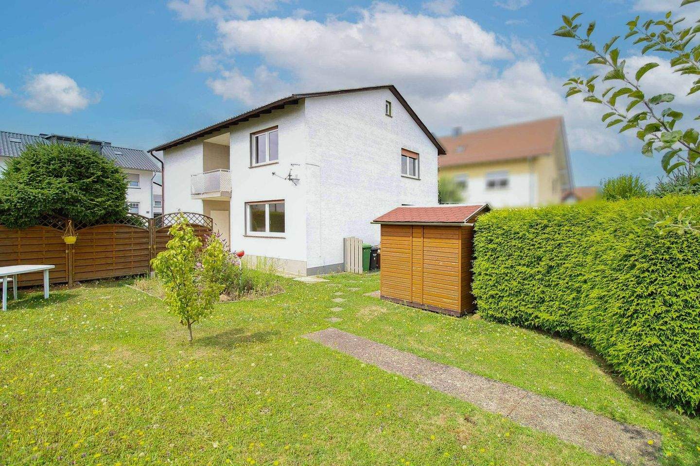EFH mit großem Garten in familienfreundlicher Lage - vielseitig nutzbar und sofort verfügbar – Amöneburg – Bild 1 von 9