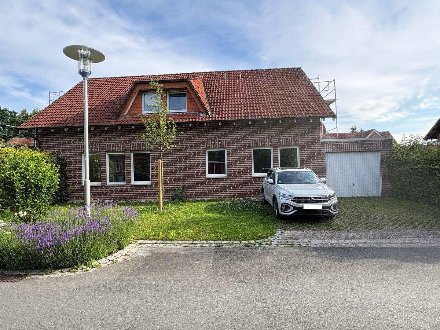 Komfort-Einliegerwohnung im Winkelbungalow mit Balkon in ruhiger Stadtrandlage, von privat