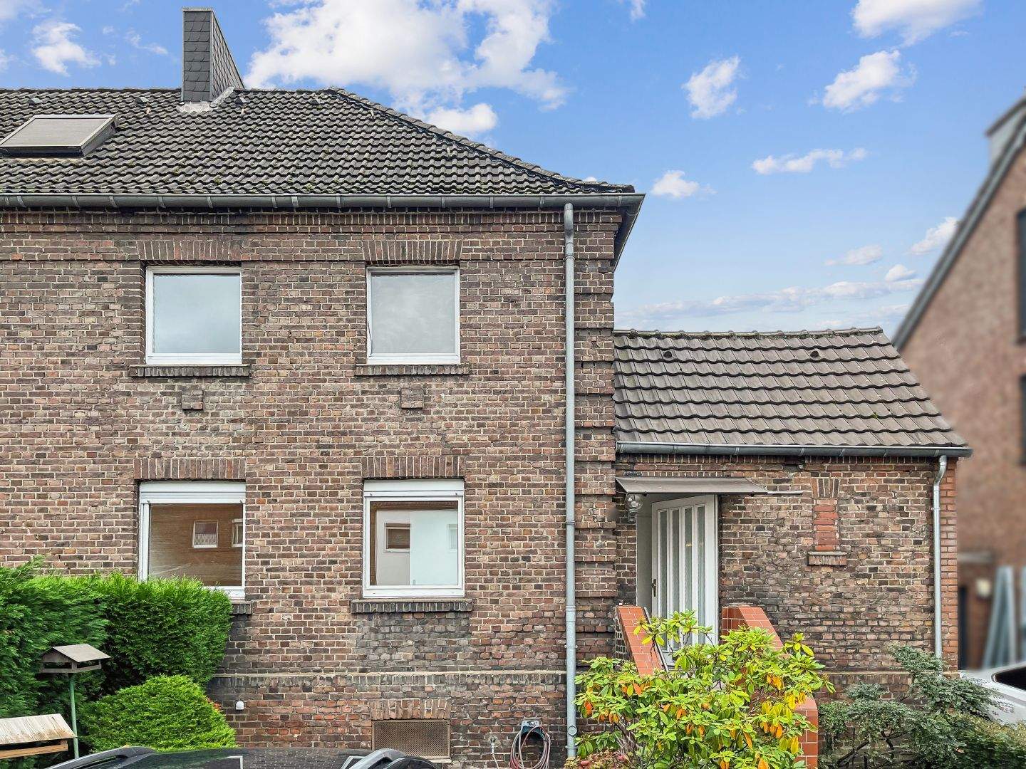 Renovierungsbedürftiges Reihenendhaus in ruhiger Seitenstraße von Duisburg-Walsum-Aldenrade – Duisburg – Bild 1 von 9