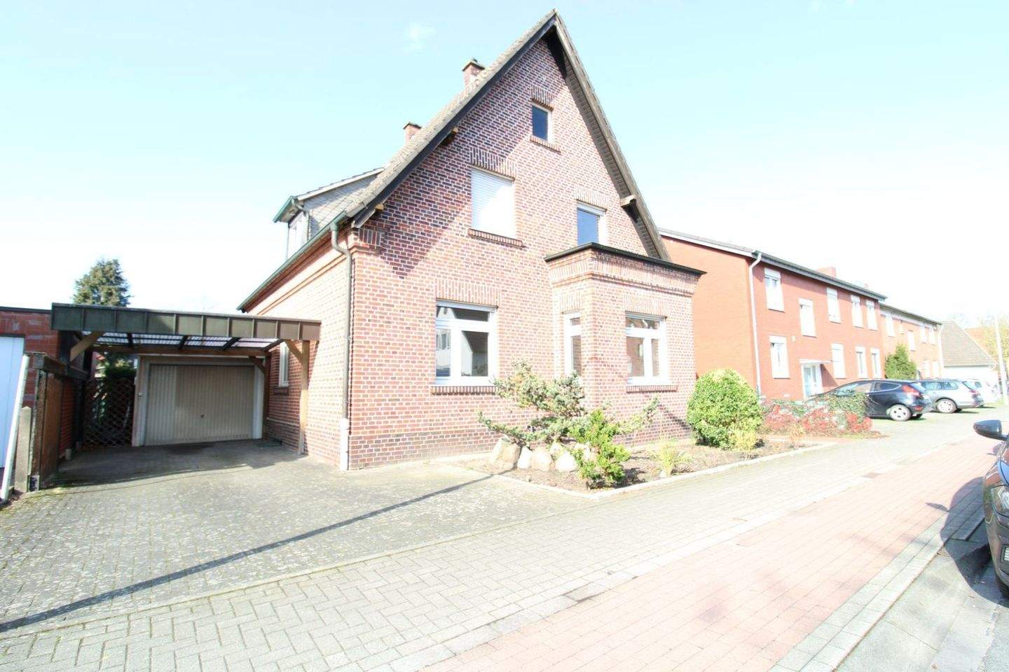 Großzügiges Einfamilienhaus mit Kaminzimmer, großem Garten und vielseitigem Raumangebot – Coesfeld – Bild 1 von 9