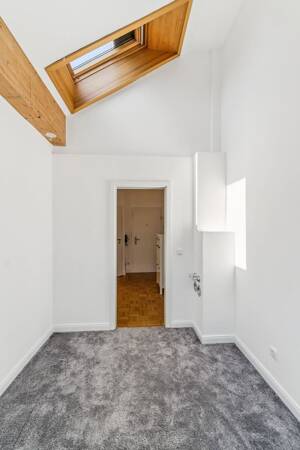 Lichtdurchflutete 2,5 Zimmer Dachgeschosswohnung – 81825 München – Vorschaubild 7