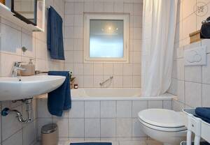 Wunderschön und neu möblierte Wohnung in Hedelfingen mit Balkon – 70329 Stuttgart – Vorschaubild 4