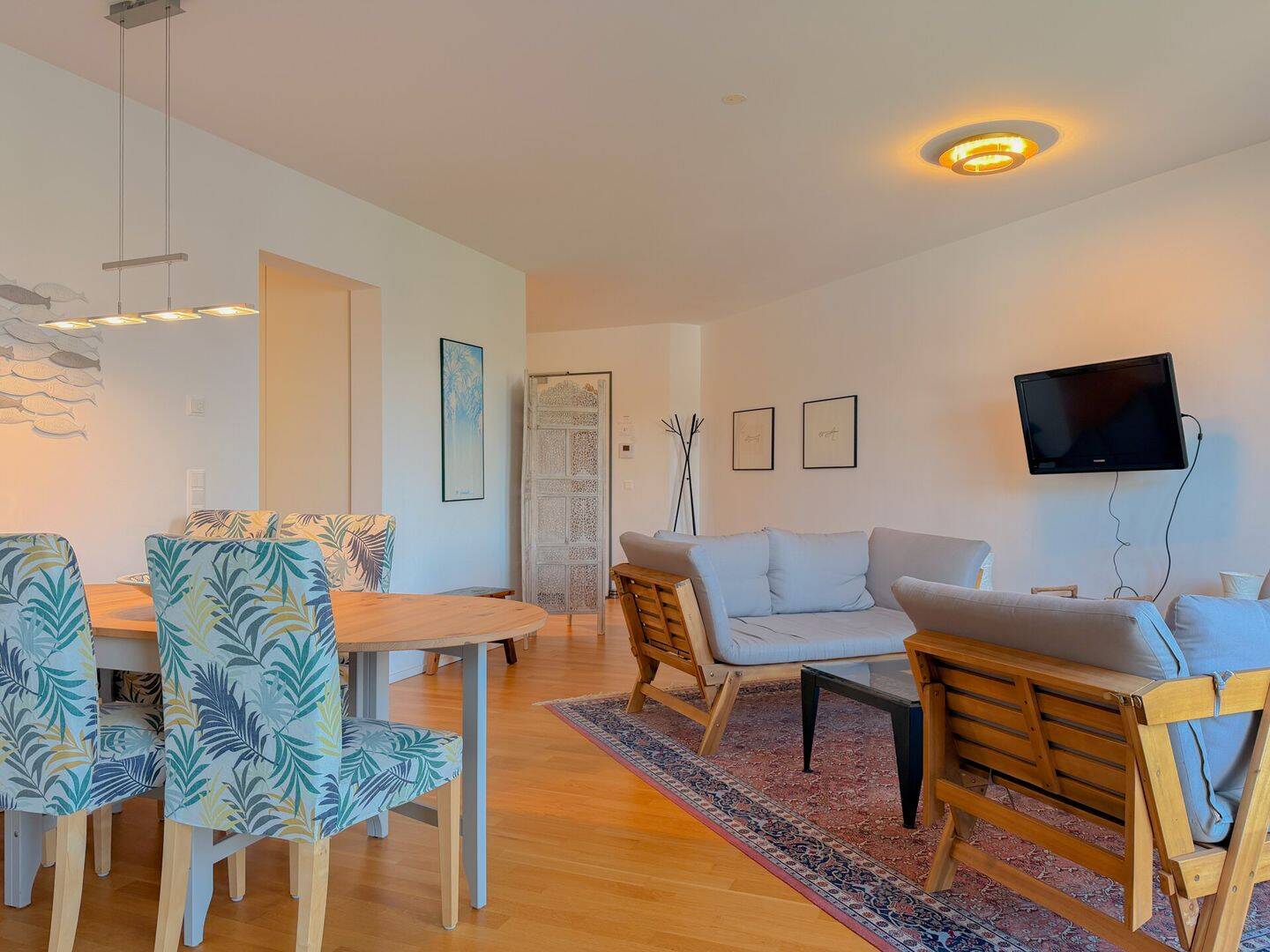 Möblierte 3-Zimmer-Wohnung mit Einbauküche, 2x Balkone und Stellplatz im gut angebundenen Pasing – München – Vorschaubild 3