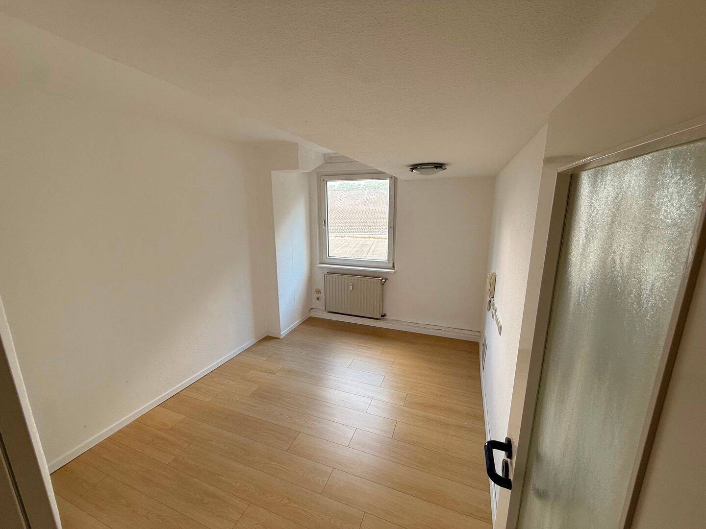 Attraktive 9-Zimmer-Wohnung mit Einbauküche in zentraler Lage von Gelsenkirchen – Gelsenkirchen – Vorschaubild 8