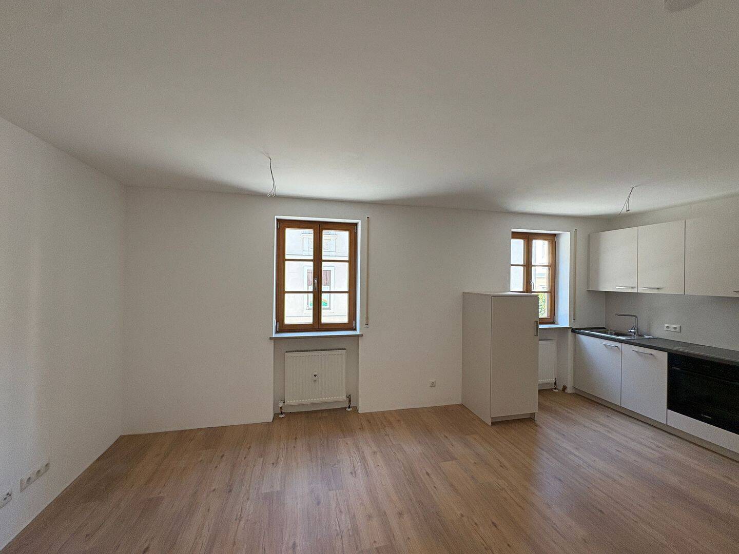 Modernes Wohnen mit Terrasse in der Regensburger Altstadt – Erstbezug nach Sanierung – 2-Zimmer-Wohnung mit Einbauküche - Wohnung 13 – Regensburg – Vorschaubild 2