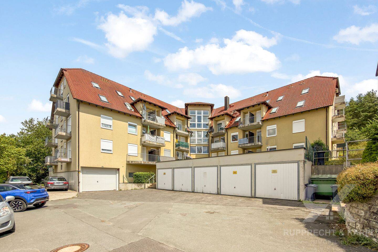 Charmantes 1-Zimmer-Apartment mit Balkon und attraktiver Rendite in Auerbach in der Oberpfalz