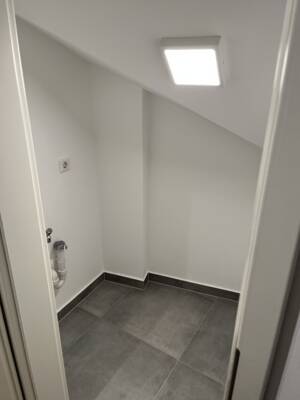 Helle 2-Zimmerwohnung - Frei - DG - Duschbad - Einbauküche - Renoviert - Kein Aufzug – 90478 Nürnberg – Vorschaubild 4