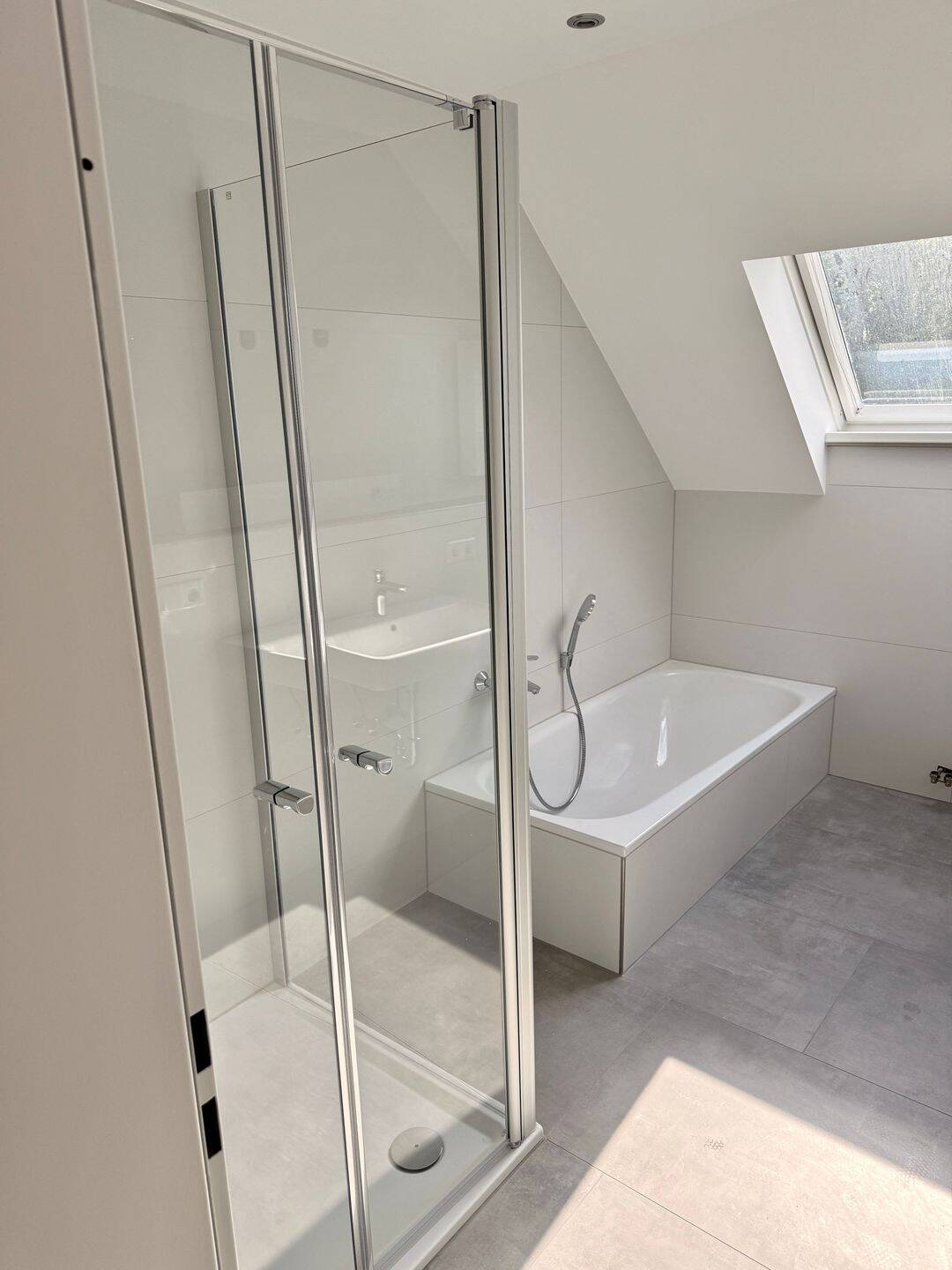 Traumhafte Dachgeschosswohnung in Wewer. Erstbezug nach Sanierung. Neues Bad. Neue Böden. Neue Türen. Großer Südbalkon. Garage. – Paderborn – Vorschaubild 6