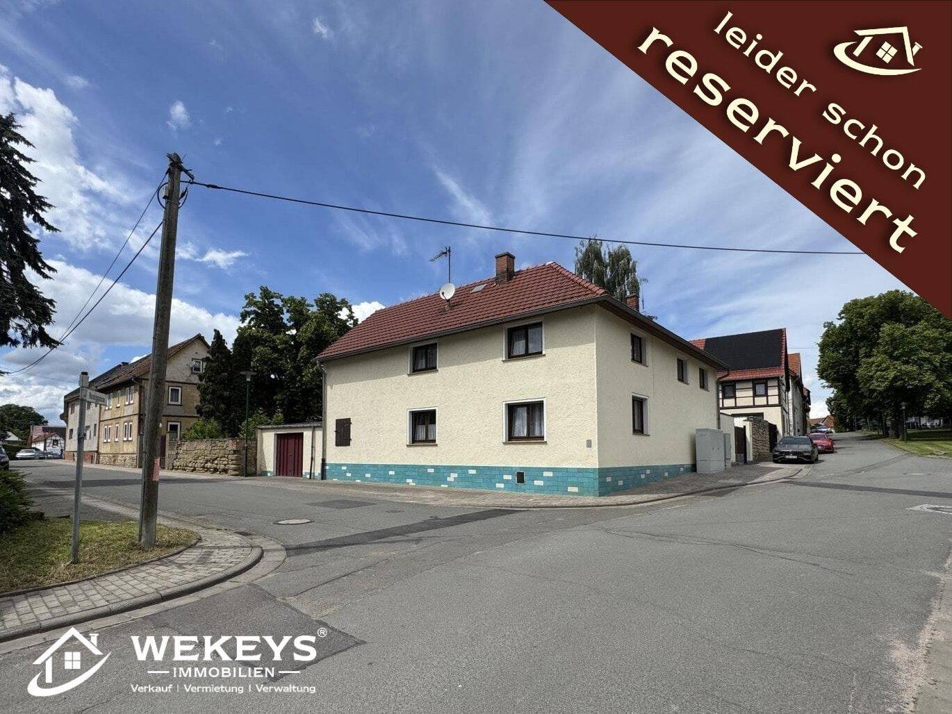 Einfamilienhaus mit Hof und Nebengebäuden in ruhiger Ortslage