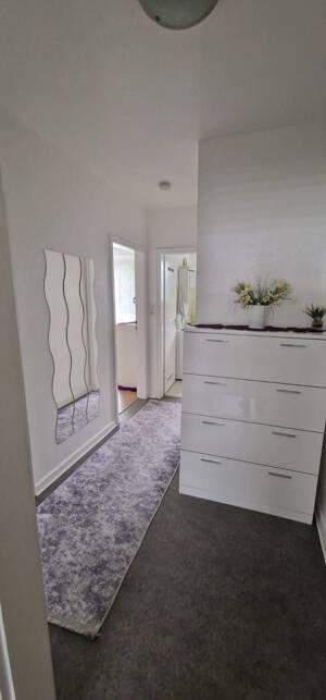 Gut vermietete 2-Zimmer-ETW mit Balkon und Stellplatz in ruhiger Lage von Wersten.