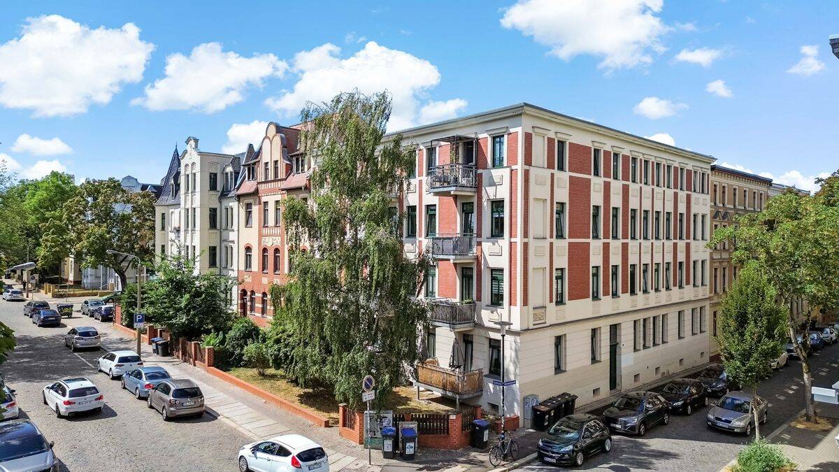 Vermietete 2-Raum-Dachgeschosswohnung mit Balkon in gefragter Lage von Halle!
