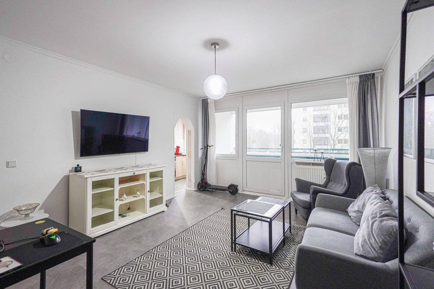 Modernisiert & lichtdurchflutet - Komfortable 2-Zimmer-Wohnung mit Balkon und Lift