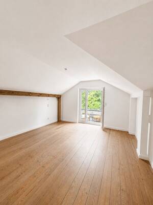 Kernsanierte Altbau-Perle in Nienstedten/Flottbek. Dachgeschosswohnung mit Stellplatz – 22609 Hamburg – Vorschaubild 5