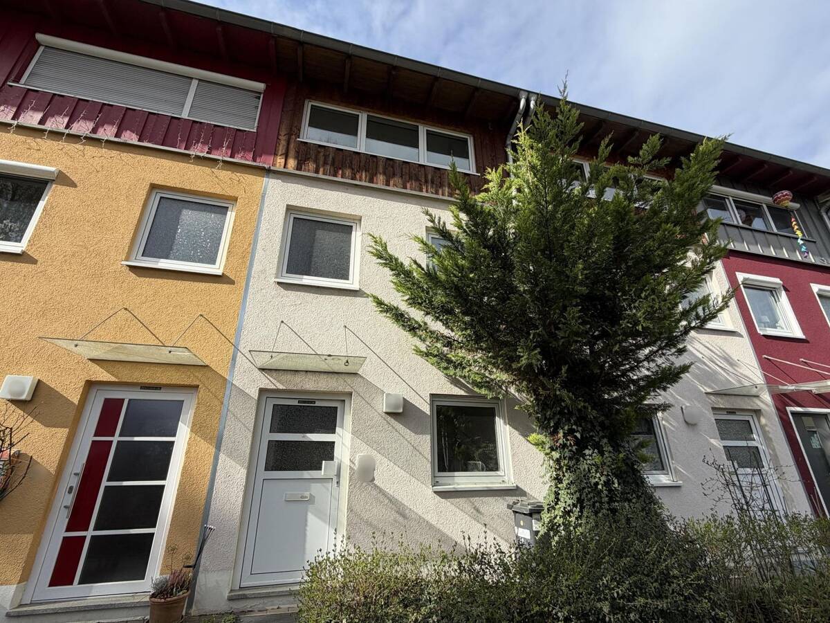 Sofort frei! Reihenmittelhaus in familienfreundlicher Nachbarschaft – 69123 Heidelberg – Bild 1 von 9