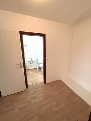 Schöne Aussicht! Helle 2 Zimmerwohnung mit Loggia... – 30179 Hannover – Vorschaubild 9