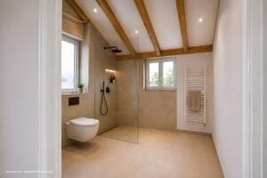 AIGNER - 3-Zimmer-Dachgeschosswohnung mit hohen Decken, Südterrasse und offenem Wohngefühl – 80689 München – Vorschaubild 5