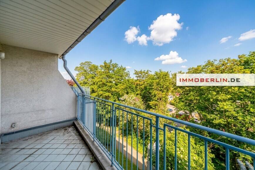 IMMOBERLIN.DE - Lichtdurchflutete Wohnung mit Südloggia & Pkw-Stellplatz in Köpenicker Spreenähe