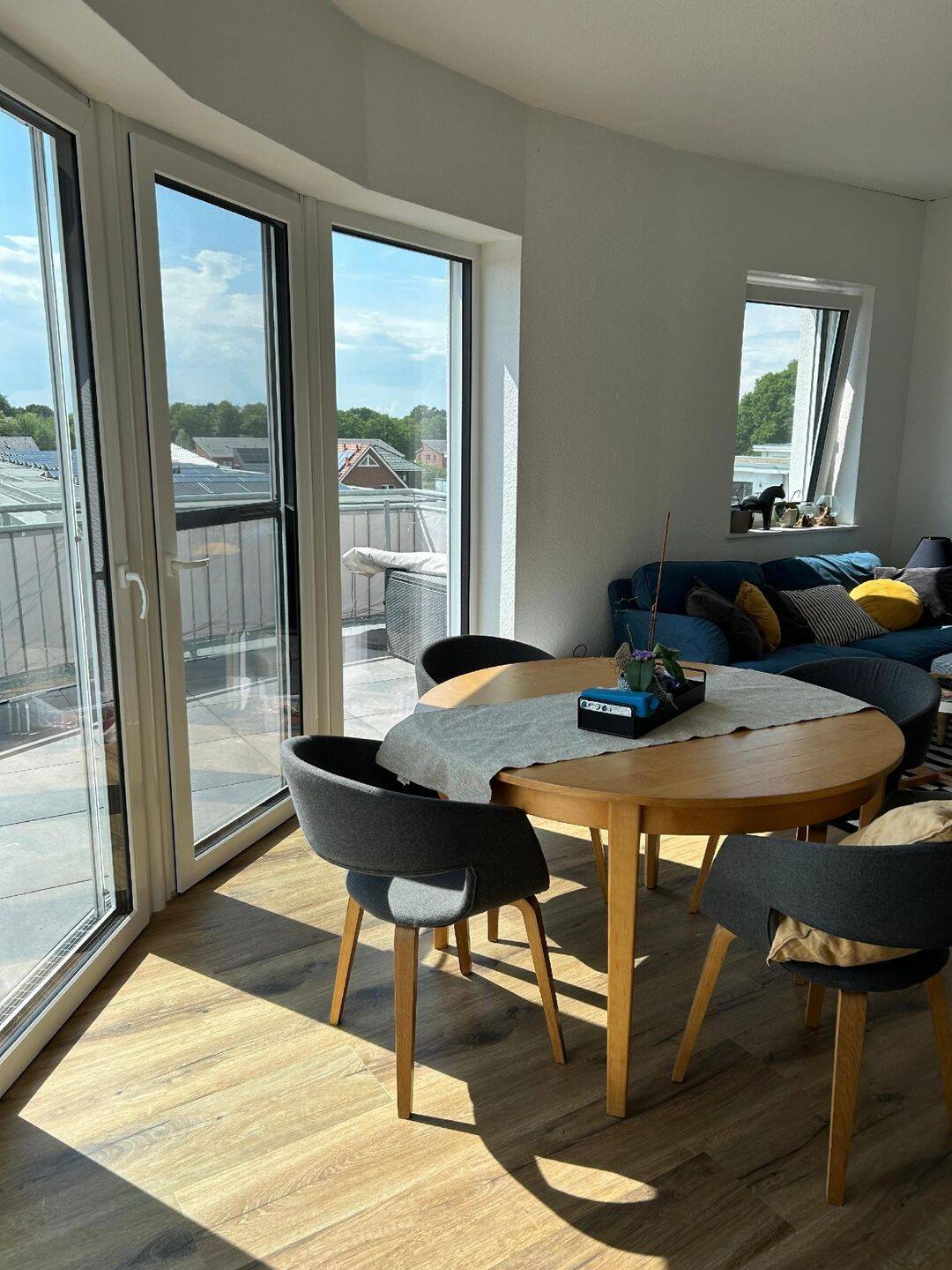 Schöne 2-Zimmer-Dachgeschosswohnung mit Balkon – Oldenburg – Vorschaubild 3