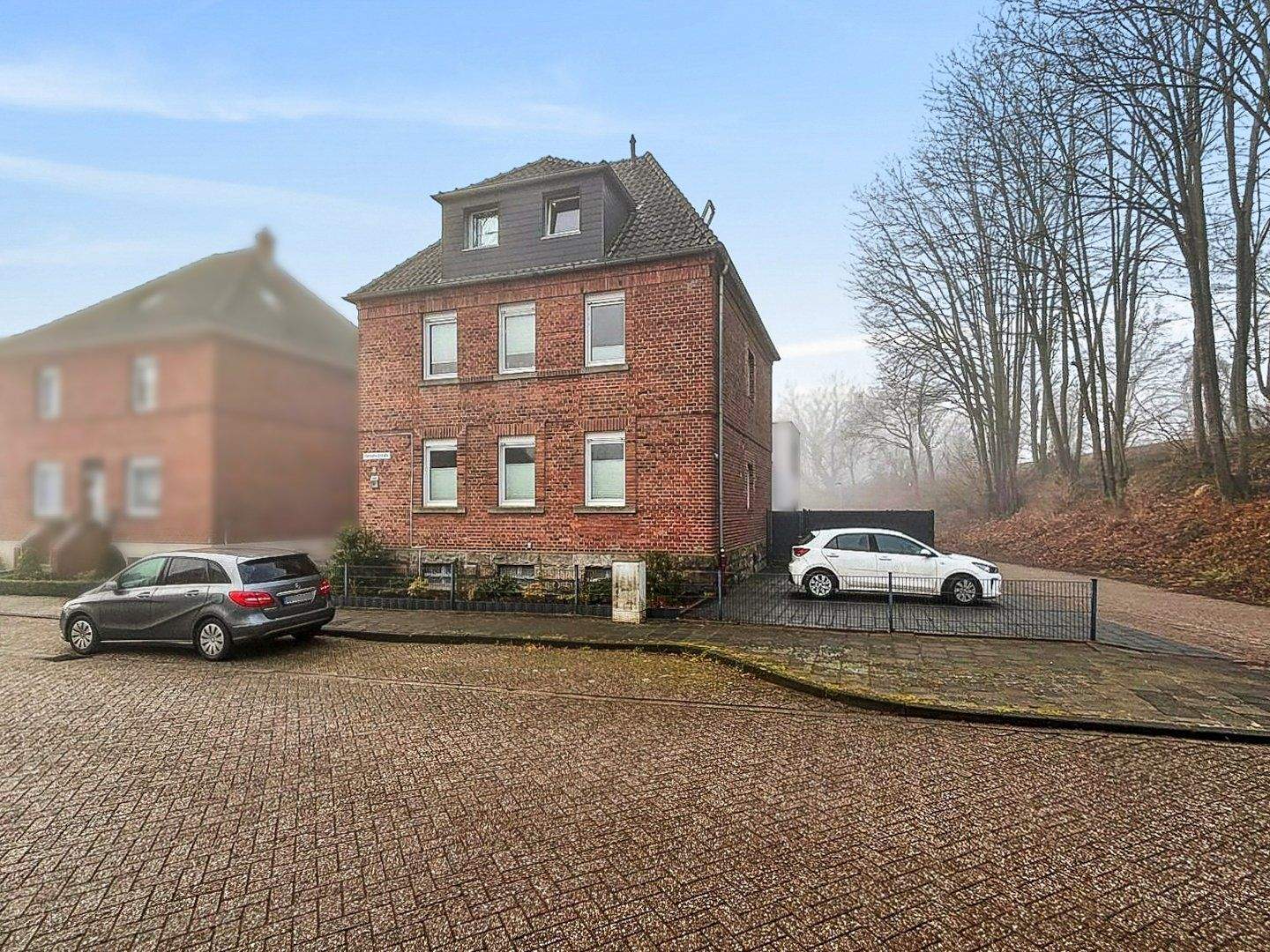 Modernisierte Stadtvilla mit drei Parteien, eigene Stellplätze, gute ruhige Wohnlage links der Ems – Rheine – Bild 1 von 9