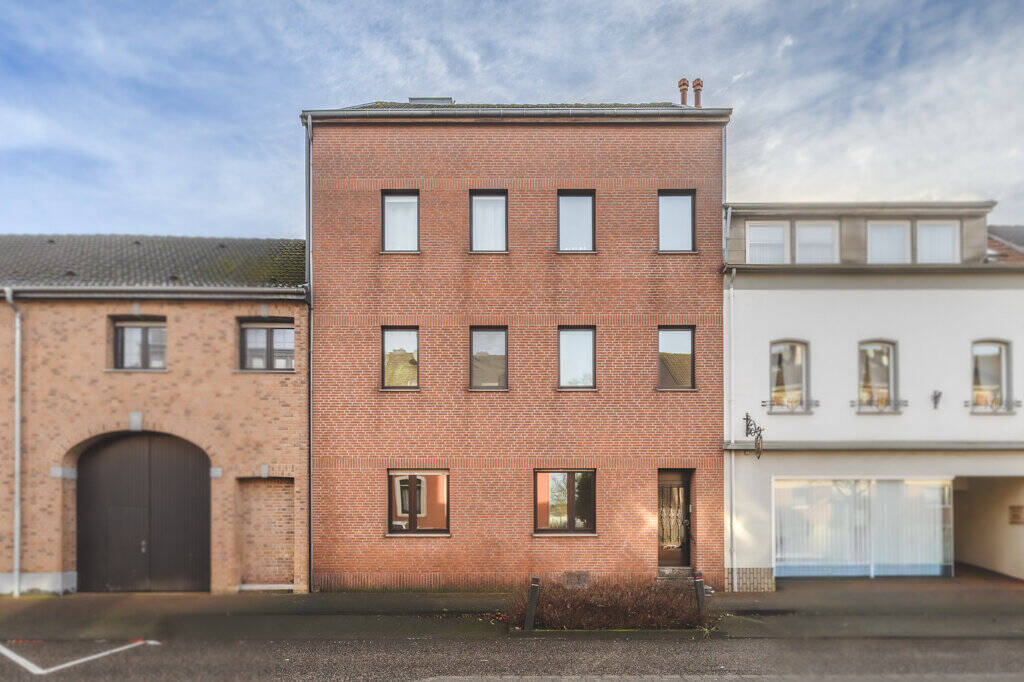 Broichweiden! Großes, bezugsfreies Einfamilien- oder Mehrgenerationenhaus – Würselen – Bild 1 von 9