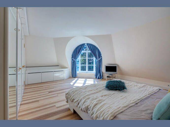 Möbliert: Lichtdurchflutete Dachterrassenwohnung mit Galerie – München – Vorschaubild 2