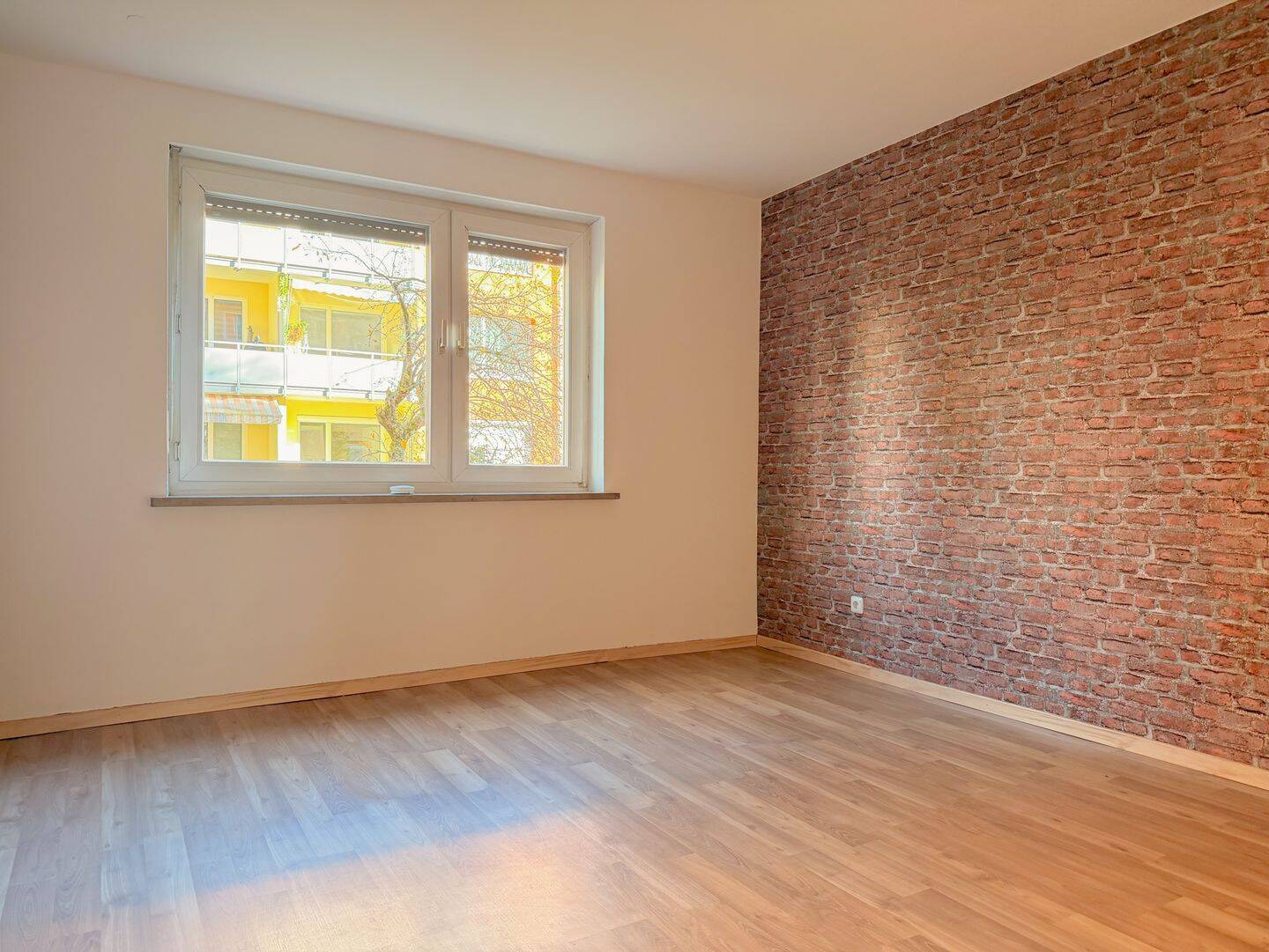 Bezugsfreie Wohnung mit großem Potenzial - ideal für Familien oder Kapitalanleger – München – Vorschaubild 3