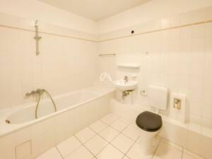 PRAKTISCH & SONNIG | 2-ZIMMER-WOHNUNG | AUFZUG & WINTERGARTEN| SAMARITERKIEZ | PROVISIONSFREI | – 10247 Berlin – Vorschaubild 5